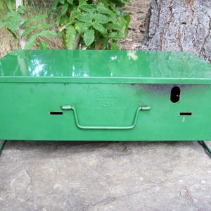 COLEMAN 425B Compact Camp Stove w/ Dual Burners & Fold-out Legs  c. 1954-1961