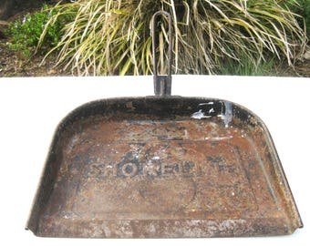 Vintage Shoreline Black Metal Dust Pan, Railroad Industrial