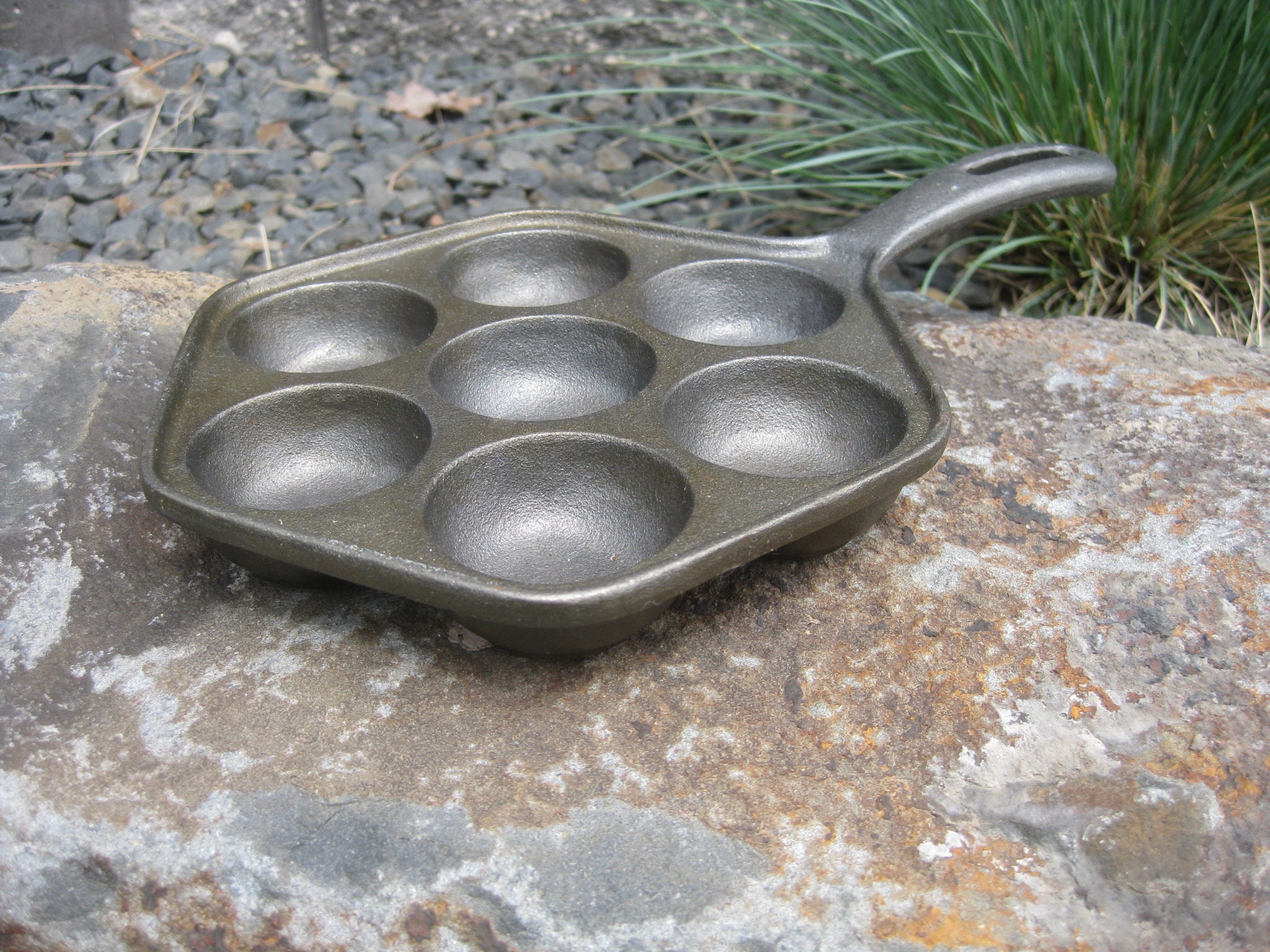 Vintage Unmarked Cast Iron Aebleskiver 7 HOLE Danish Cake Biscuit Pan