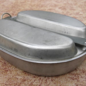 1944 WW2 U.S. Military Folding Aluminum Mess Kit Cook Set  M.A. Co.