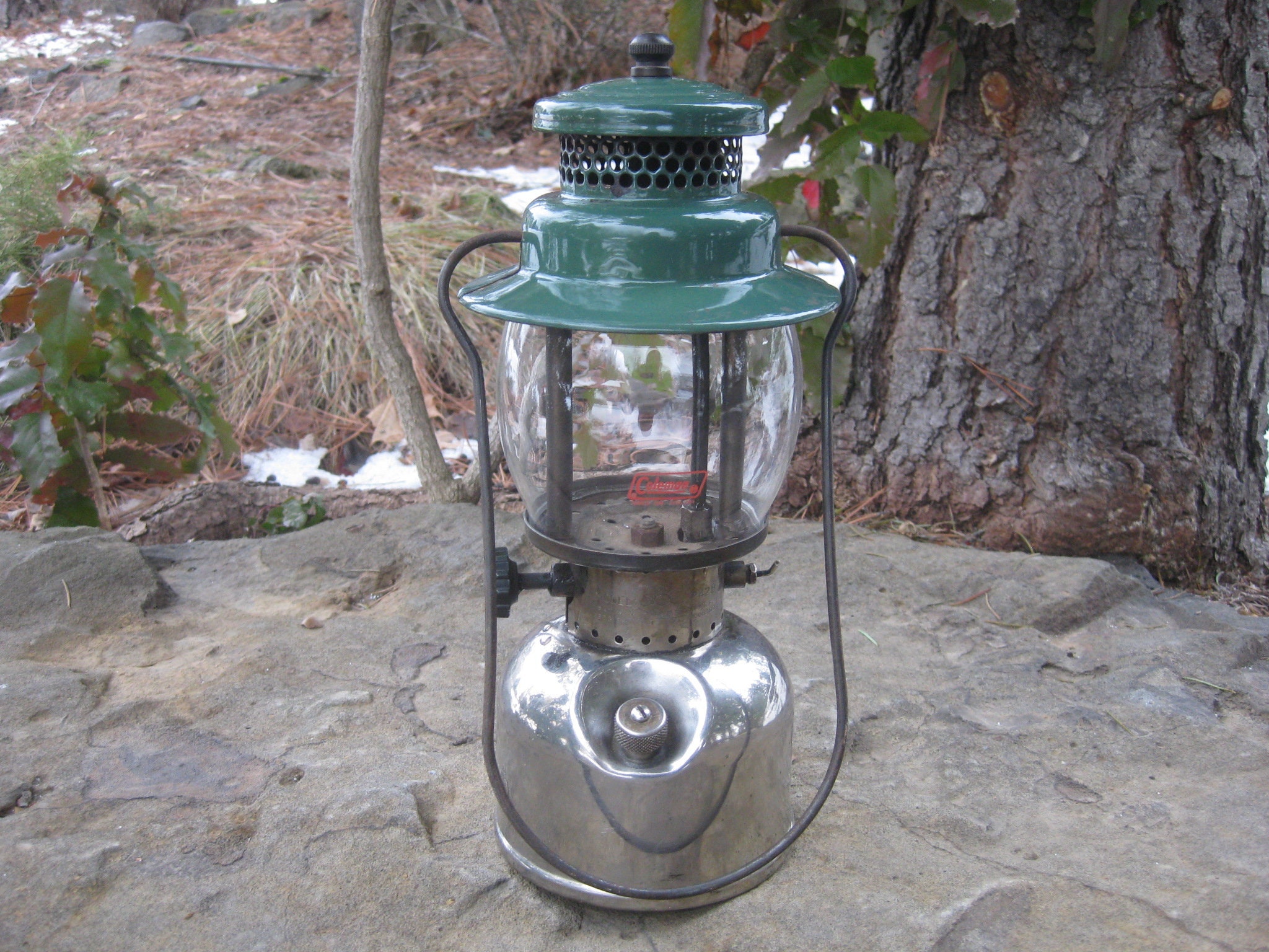 1941 COLEMAN 242B Single Mantle Lantern W/ Nickel Font and Coleman
