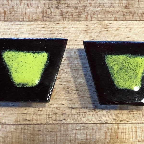 1950s cuff links, enameled copper, deep eggplant purple, bright lime green, midcentury modern, MCM, trapezoid, amoeba