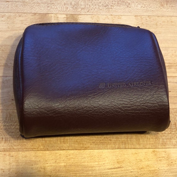 United Airlines zippered toiletry pouch, amenity b