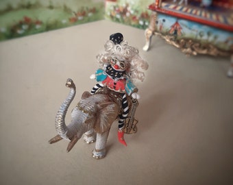 Clown on elephant