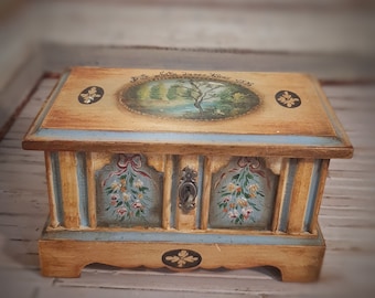 Trunk. Hand Painted furnitures.