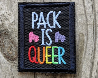 Pakiet zawiera naszywkę Queer, naszywkę Roller Derby, zawieszkę Roller Derby, naszywkę LBGTQ, naszywkę Pride, zawieszkę Pride, Rainbow Roller Derby, Queer