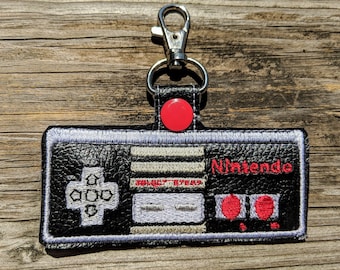 Llavero con mando de Nintendo, accesorio clásico de NES, amuleto clásico de NES, jugador retro, amuleto de Nintendo, regalo de jugador, amuleto de NES