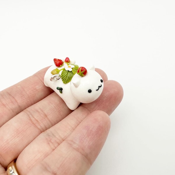 Polymerclay Strawberry cat zipper charm, berry cat, clay cat charm, berry kitty, gift for cat lover, cute cat charm