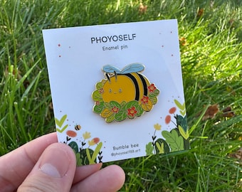 Bumble Bee Hard Enamel Pin: Kawaii Bee & Flower