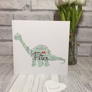 Cartão de aniversário de dinossauro, arte de palavra personalizada, aniversário especial, celebração, cartão de felicitações, presente de lembrança, qualquer dinossauro, cartão exclusivo