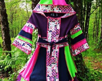 Child's Hooded Coat pointed in patchwork of cotton and jersey vintage recycled blue, purple, green, pink and white!