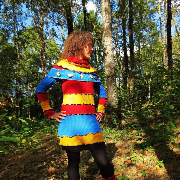 Robe courte d'hiver à manches longues et grand col en patchwork d'acrylique recyclé bleu, jaune et rouge!!!