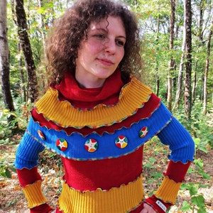 Short, long-sleeved winter dress and large patchwork collar of recycled blue, yellow and red acrylic image 3