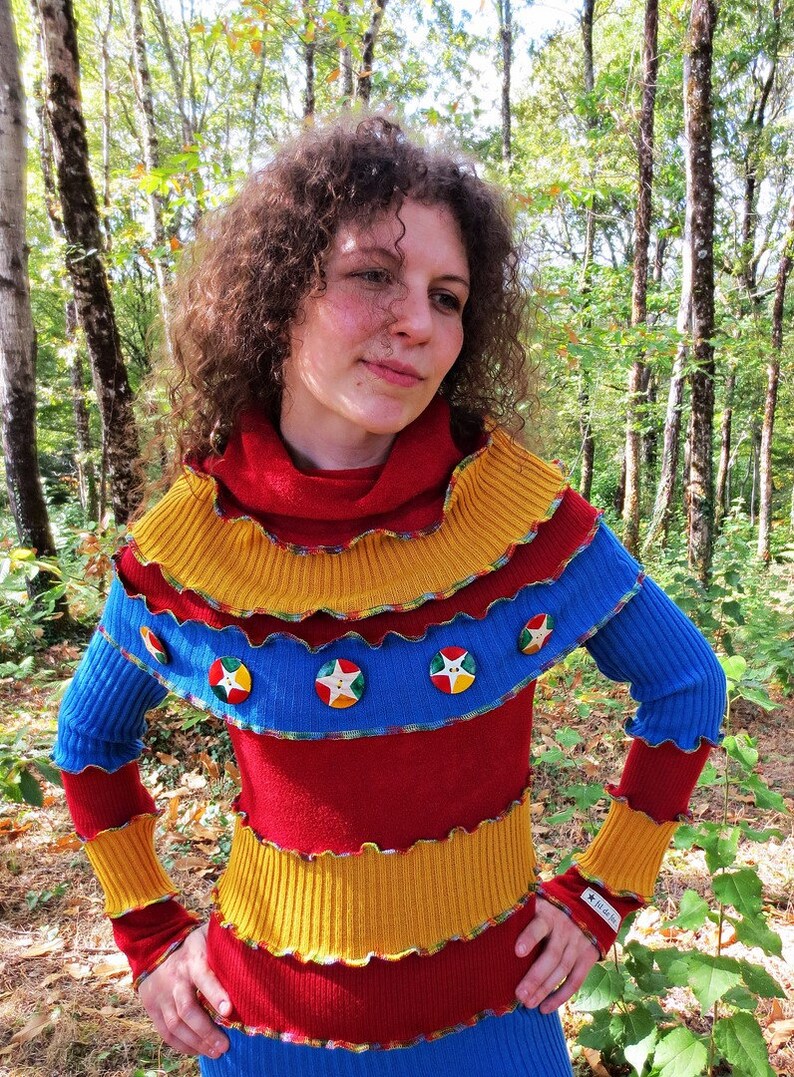 Short, long-sleeved winter dress and large patchwork collar of recycled blue, yellow and red acrylic image 3