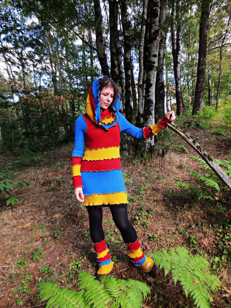 Short, long-sleeved winter dress and large patchwork collar of recycled blue, yellow and red acrylic image 2