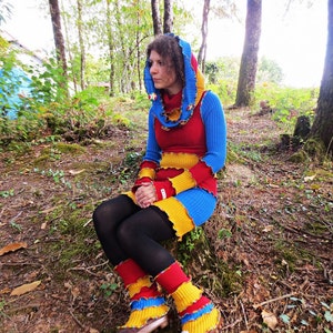 Short, long-sleeved winter dress and large patchwork collar of recycled blue, yellow and red acrylic image 4