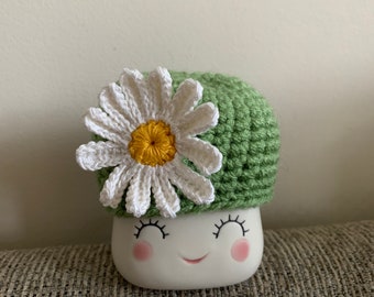 Crochet daisy flower marshmallow mug hat