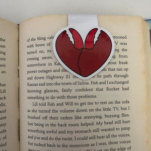 Lobster Claw Heart Magnetic Bookmark: Bibliophile Gift