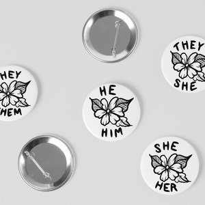 Pronomen Button, handgezeichneter, minimalistischer LGBTQ-Button mit mehreren Pronomen, benutzerdefinierter Geschlechtsidentitäts-Pin, fragen Sie mich, meine Pronomen