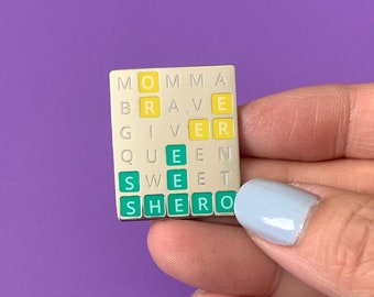 Pin de solapa esmaltado con palabras para mamá