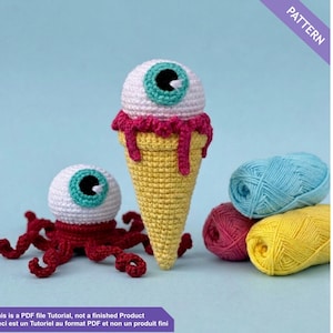 Pode incluir: Cone de sorvete e polvo de crochê com novelos de lã. O cone de sorvete tem um cone amarelo, pingos rosa e um globo ocular branco e verde-azulado. O polvo é vermelho com um globo ocular branco e verde-azulado. O texto diz "PATTERN".
