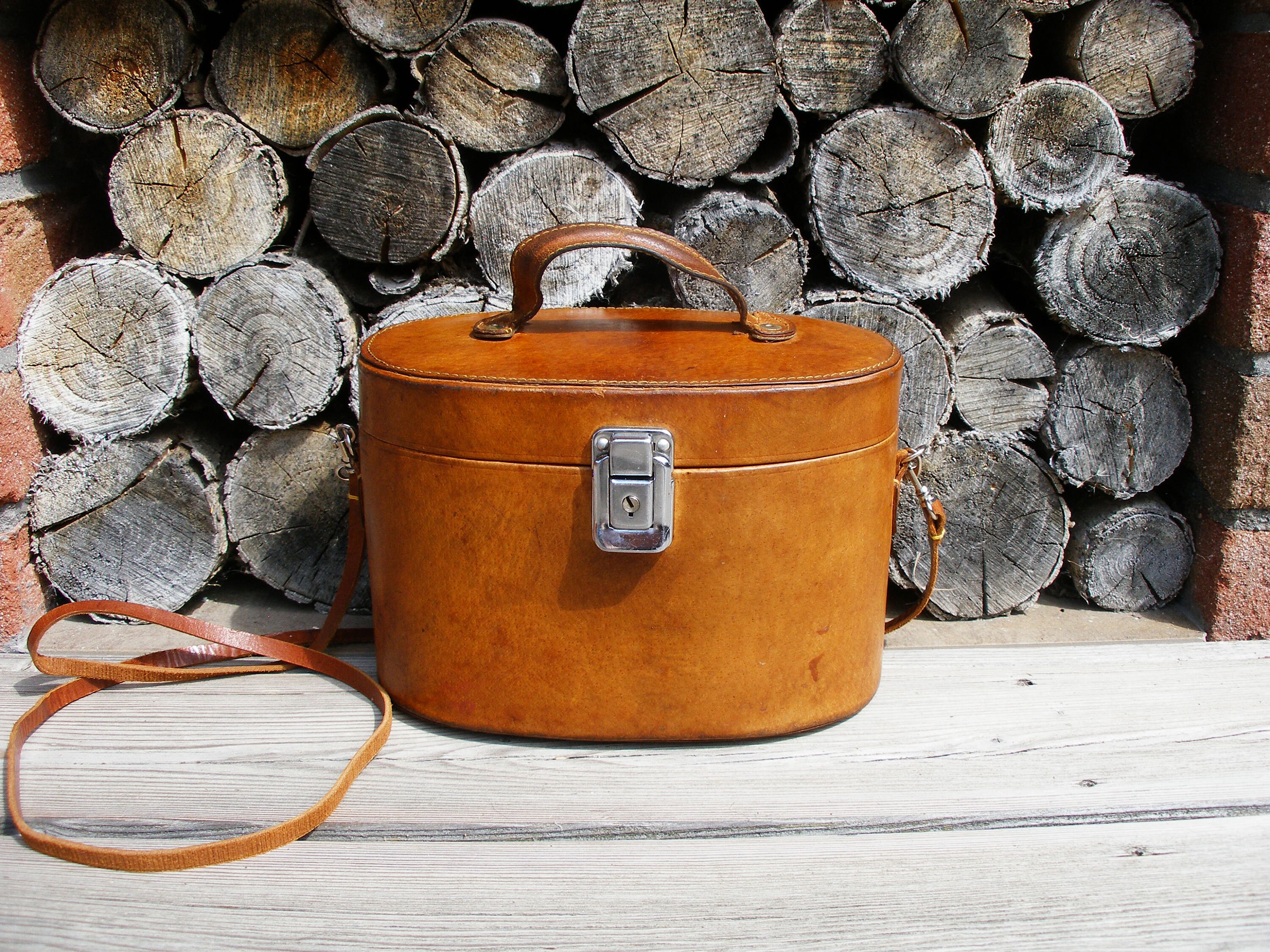 Ladies leather vanity bag best sale