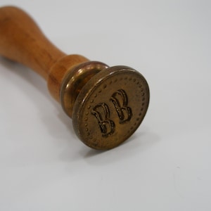Antieke lakzegelstempel met monogram "BB", hout en messing zegelstempel "BB" monogram "BB" initialen