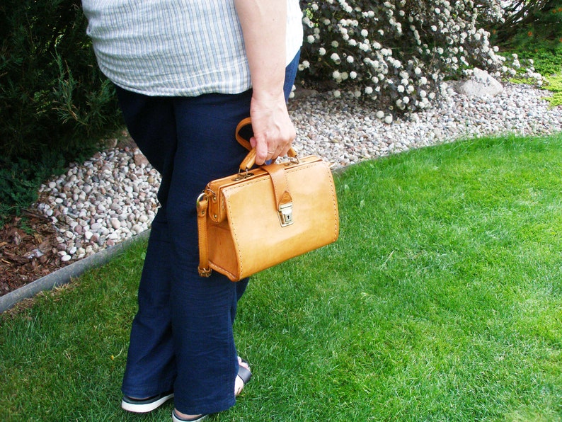 Bolso de hombro vintage de piel color canela, bolso pequeño tipo cartera imagen 2