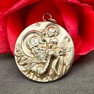 Saint Christopher Gold Necklace Pendant for Men, Large Patron Saint of Drivers and Traveller Car Protector Amulet, Spiritual Gift
