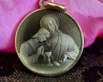 Communion Green Pendant, Guilloche Enamel Medallion, French Vintage Pendant, Religious Gift
