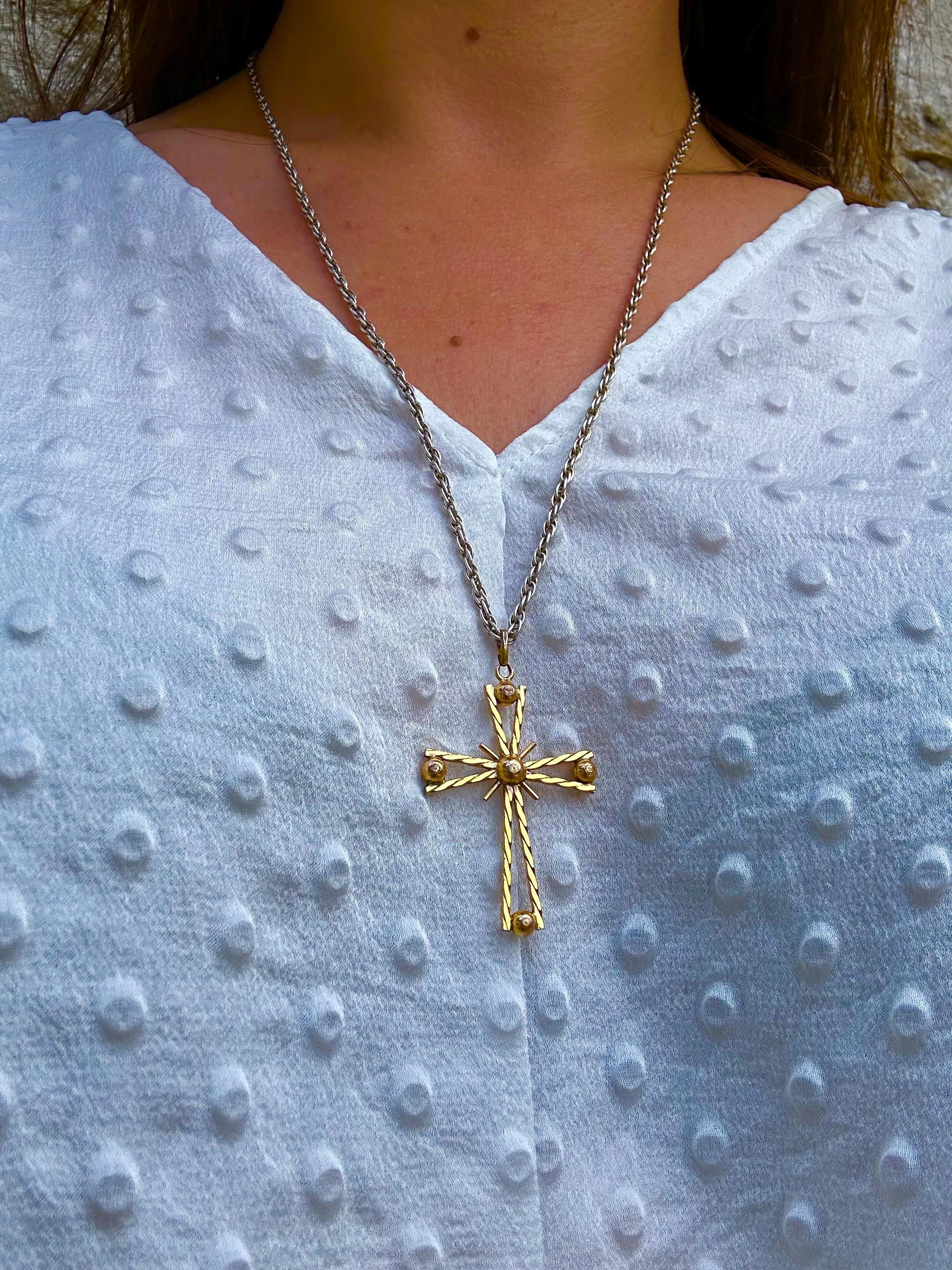 Pendentif croix en plaqué or décor épis