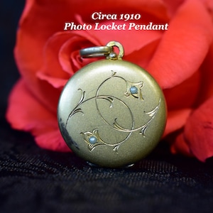 Beautiful Gold Seed Pearl Round Photo Locket, French Antique Keepsake Holder Heirloom Jewelry, Gift for Her