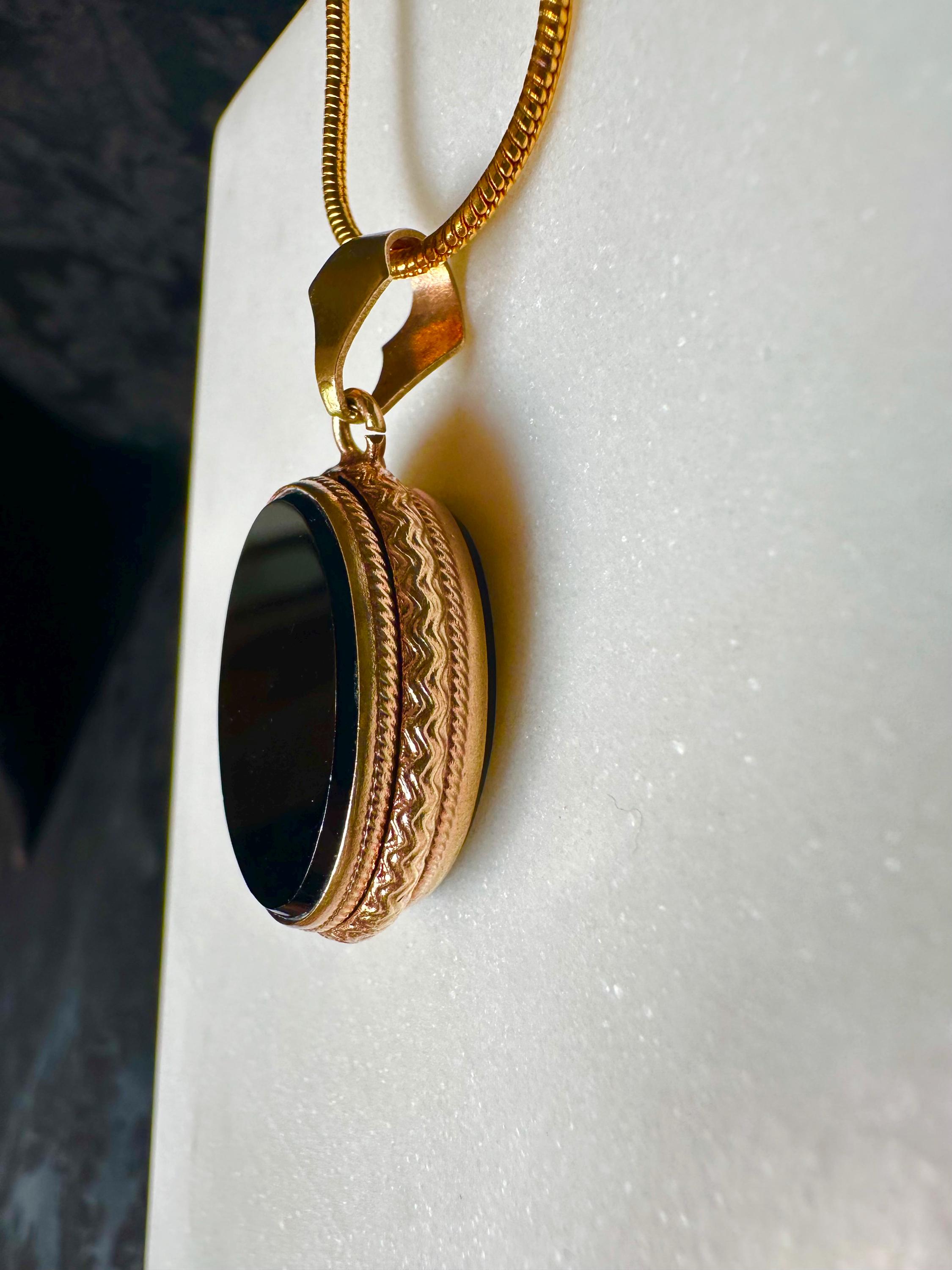 Pendentif Ancien Porte-photo De Deuil - Plaqué Or Et Onyx - Bijou Régional - Occasion