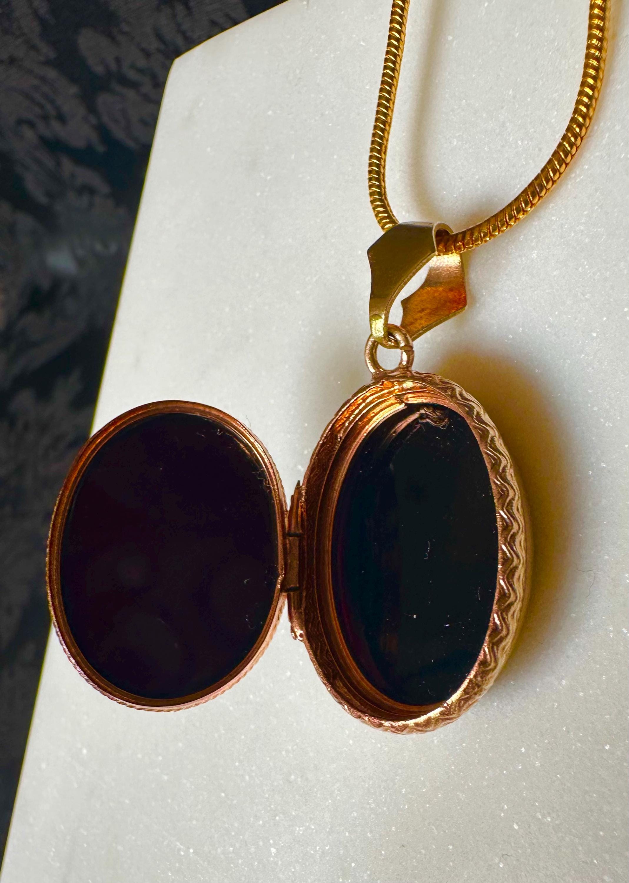 Médaillon Ancien En Or 14k Avec Onyx Noir Et Perle – Bijou De Deuil Belle Époque, C.1860