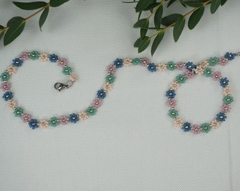 Pastel flower necklace in green blue pink and cream, necklace for wedding guest, daisy necklace, colorful pearl necklace, pastel colored choker