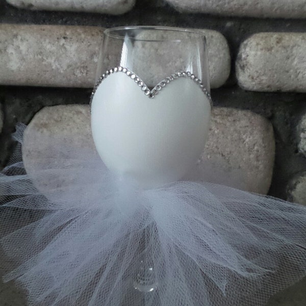 Bride Dress Wine Glass,Bride Tutu Wine Glass,Bride to Be Wine Glass,Hand Painted Bridal Wine Glass,Bride Champagne Flute,Bride Wine Glass