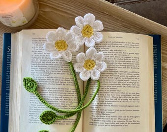 Crocheted Daisy Bookmark: Handmade Cotton Book Accessory