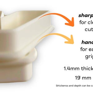May include: A white plastic cookie cutter featuring a sharp tip for clean cuts and a handle for easy grip. The product has a 1.4mm thickness and is 19 mm deep. Text on the image indicates that thickness and depth can be customized.