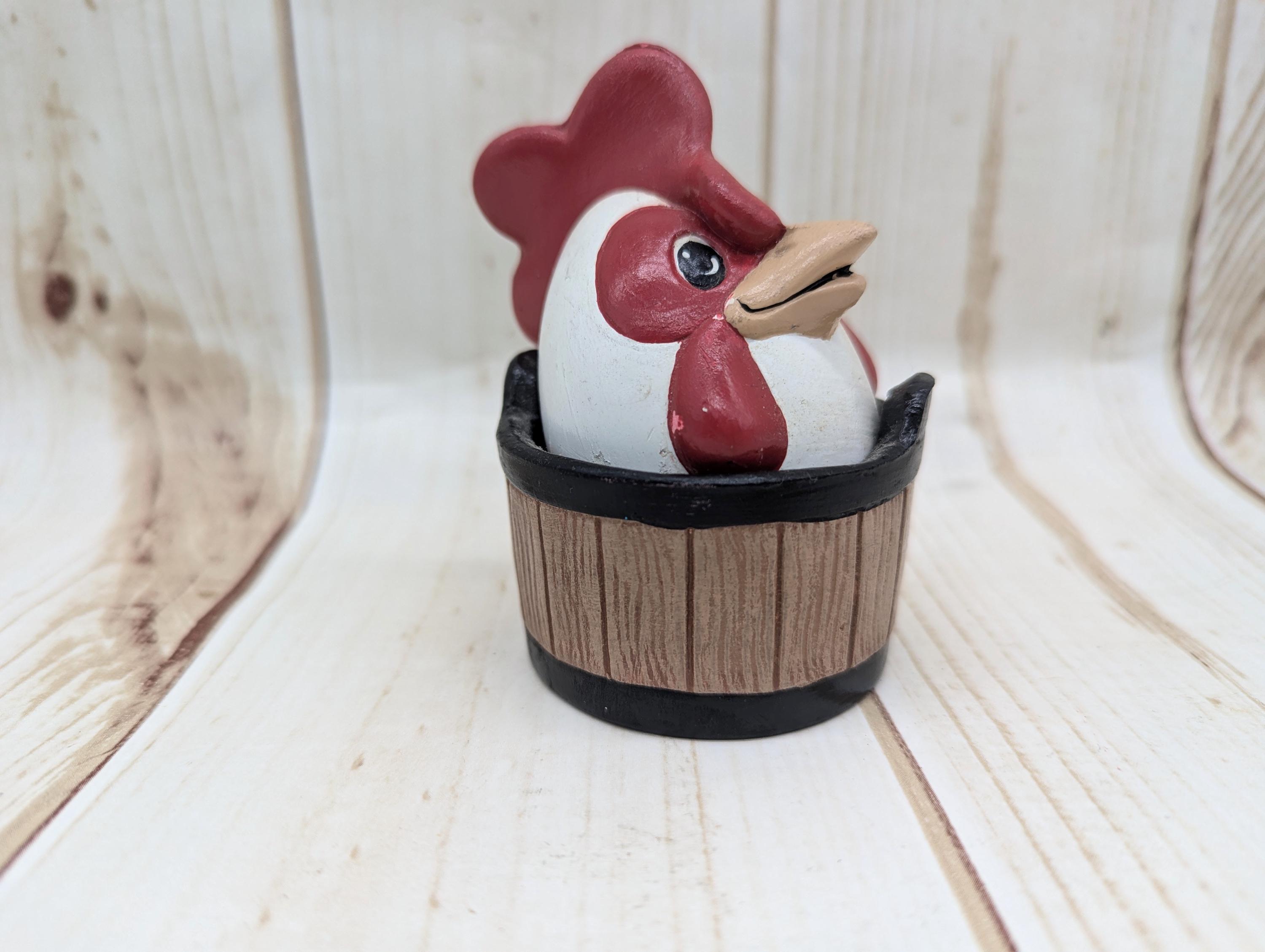 バケツに入った鶏の顔の陶器製卵 - カントリー セラミック製エッグス 