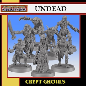 Pode incluir: Um conjunto de seis miniaturas de plástico cinzento rotuladas como Monstrous Encounters Miniatures Undead Crypt Ghouls. As figuras incluem várias criaturas humanoides com traços esqueléticos, algumas segurando armas ou cabeças decepadas.