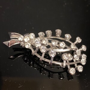 Vintage Clear Rhinestone Brooch Fish Shape (4166)
