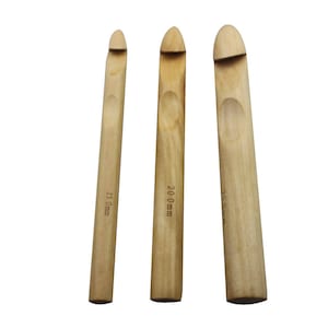 PULABO 25mm Large Crochet Hooks – Chunky Bamboo Knitting Needles For Jumbo Yarn Crafts