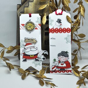 Geschenkanhänger zu Weihnachten, weiße Anhänger mit Weihnachtsmann und Weihnachtsfrau, lustige Tags für Geschenke, handgemacht, Schneeflocke