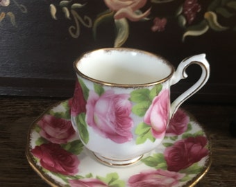 Royal Albert old english rose. Vintage kop en schotels. Dames kopje met schotel. koffie kopje en schotel. Romatische engelse rozen.