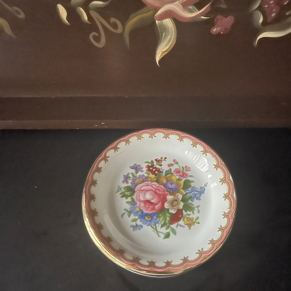 Royal Albert Lady Carlyle, bonbon plate, chocolate plate. Plate for tea bag. 9 cm. Vintage English porcelain. Rare item