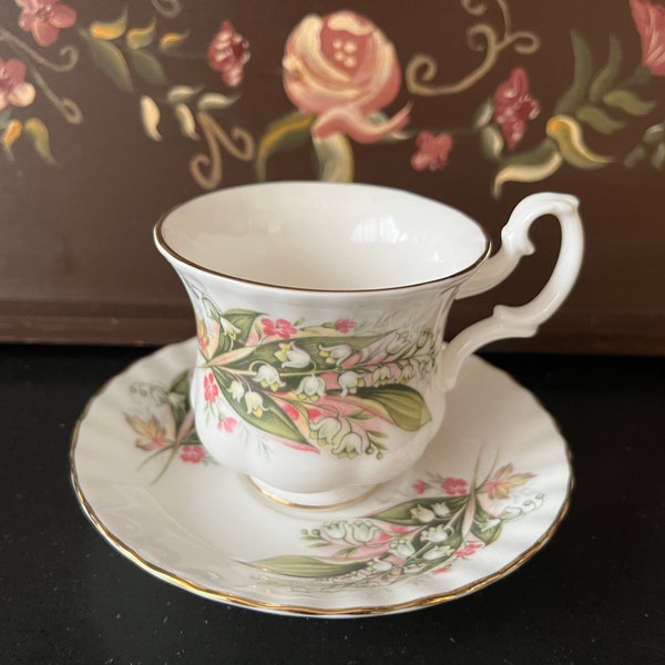 Royal Albert Unnamed, vintage koffie kopje en schotel. Dames kopje en schotel. Engels porselein, Bone China, lelie van dalen motiefje