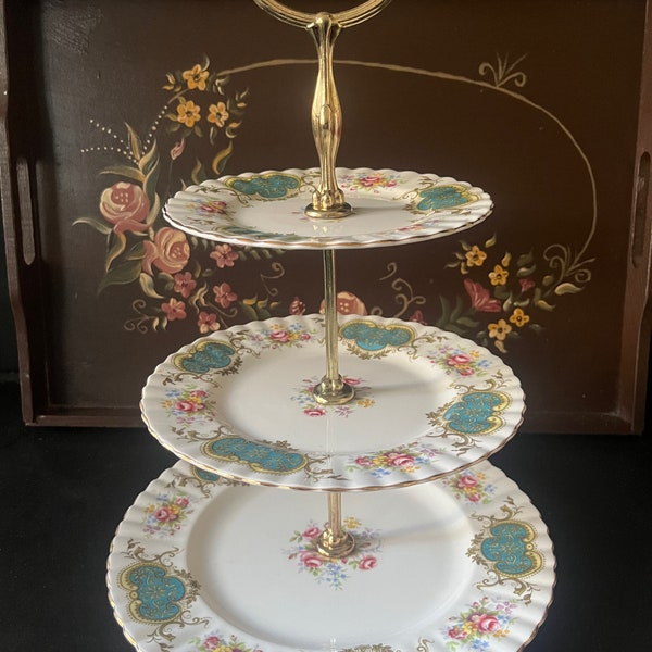 Royal Albert Berkeley. Drielaags etagère. Cakeserver. Groot formaat 16,21 en 27 cm. Vintage servies, Engels porselein, Bone China