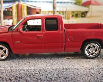 Christmas ornament, 2006 Chevy Silverado SS off road Pickup truck ornament Die cast  Accessories mirror charm Modern Muscle cat eye
