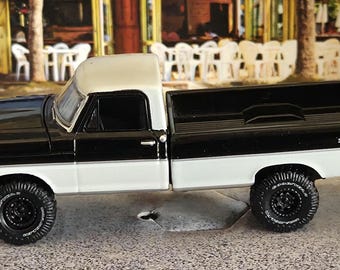 Christmas ornament, 1972 Ford F-250 Ranger 4x4 pickup truck ornament, Truck accessories rear view mirror charm, Hot Rod, Fast farm campi