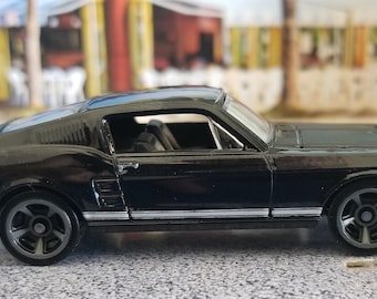 Christmas ornament, 1967 Ford Mustang fastback ornament, die cast car ornament, car accessories, car mirror charm, Adorno, pony car Muscle